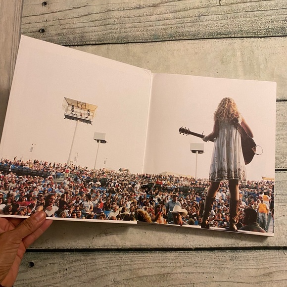 Authentic Taylor Swift wall hanging tapestry. & book. - Picture 13 of 14